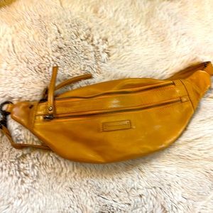 This is a sweet fanny pack. High quality leather.